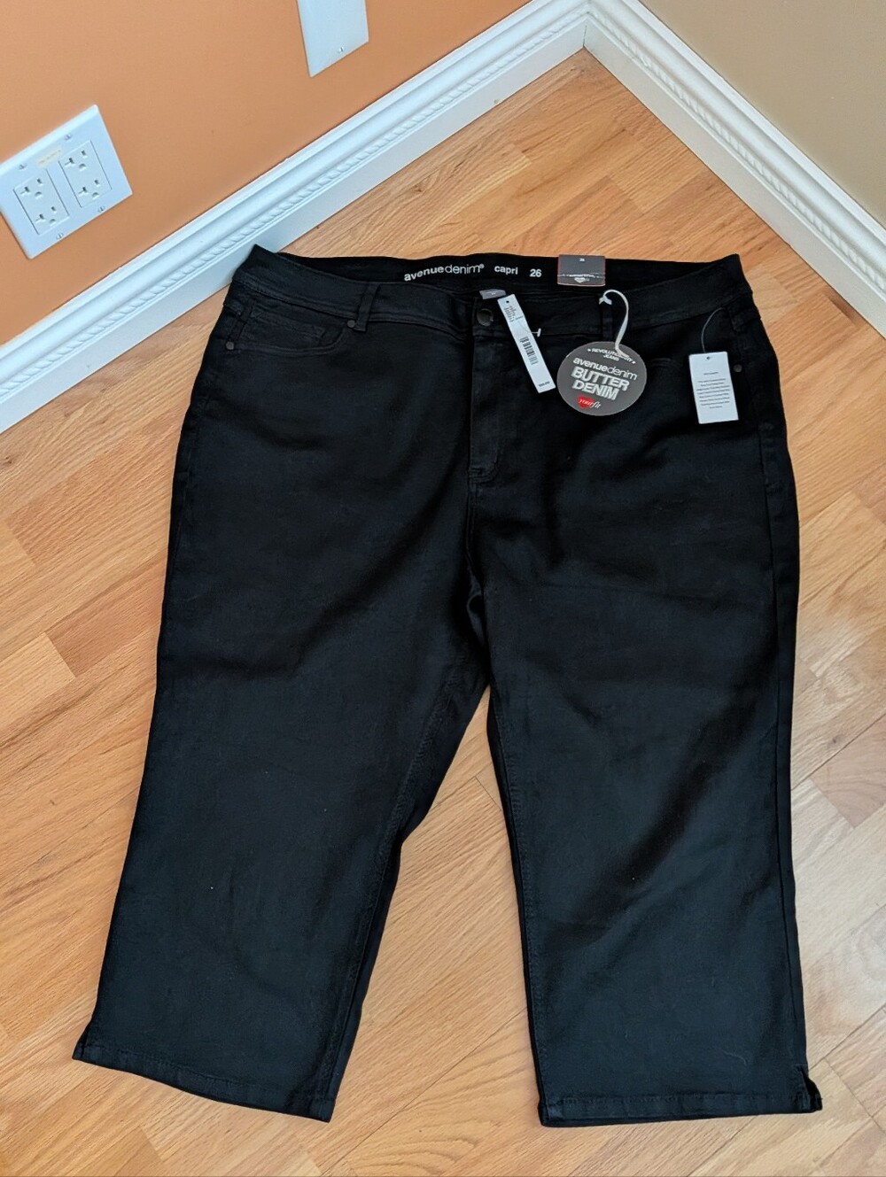 New Avenue Capri Denim Women's Black Size 26
